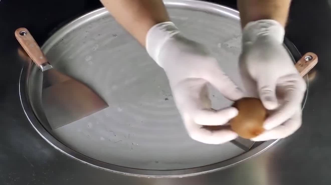 实拍炒酸奶制作!过程超解压!