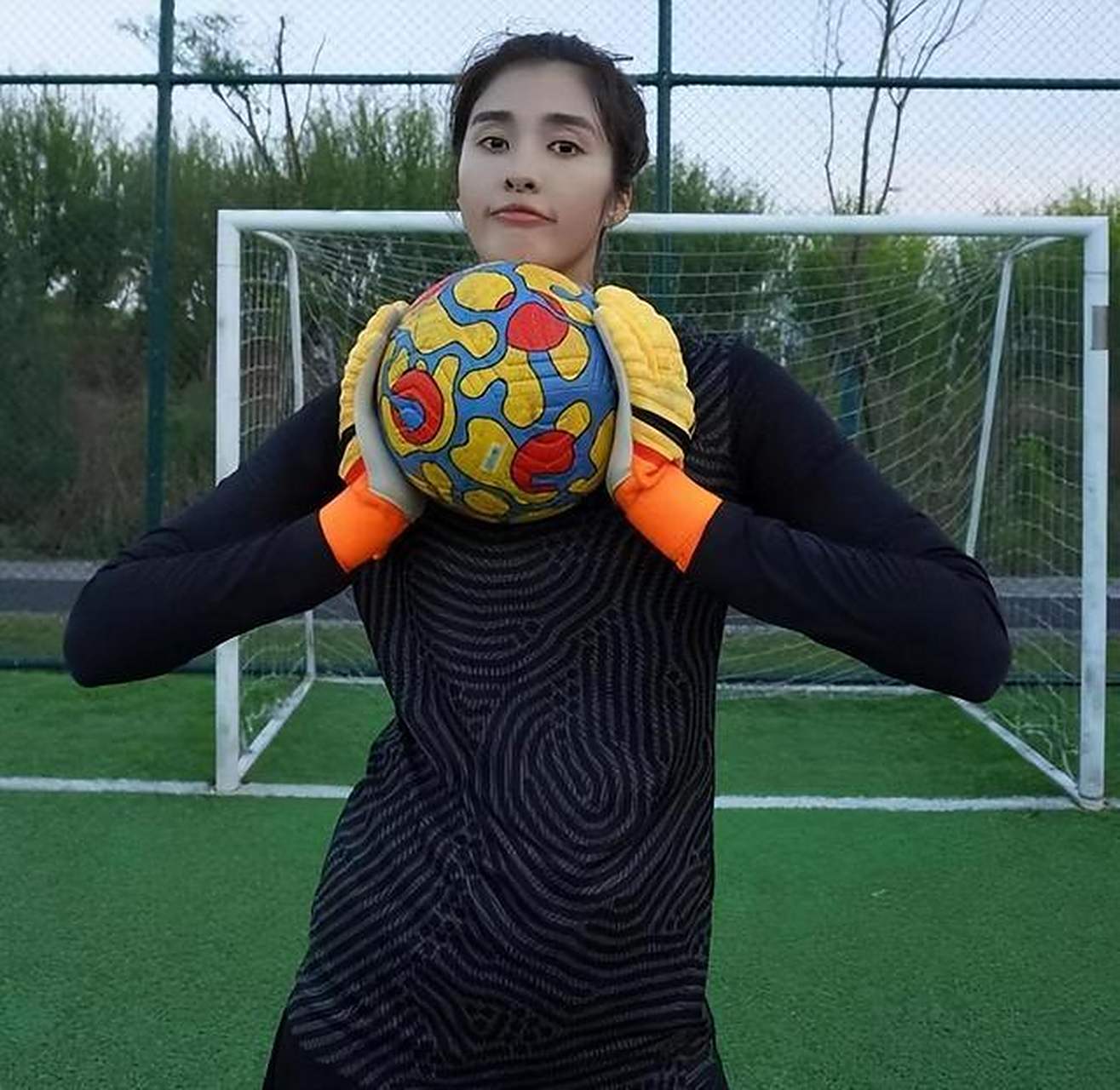 女足"最美守门员"赵丽娜:男球迷为之疯狂,31岁竟是母胎单身?