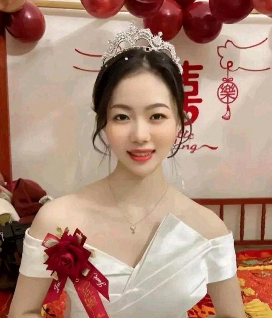 好漂亮的新娘子,现在能结婚真的很不容易.