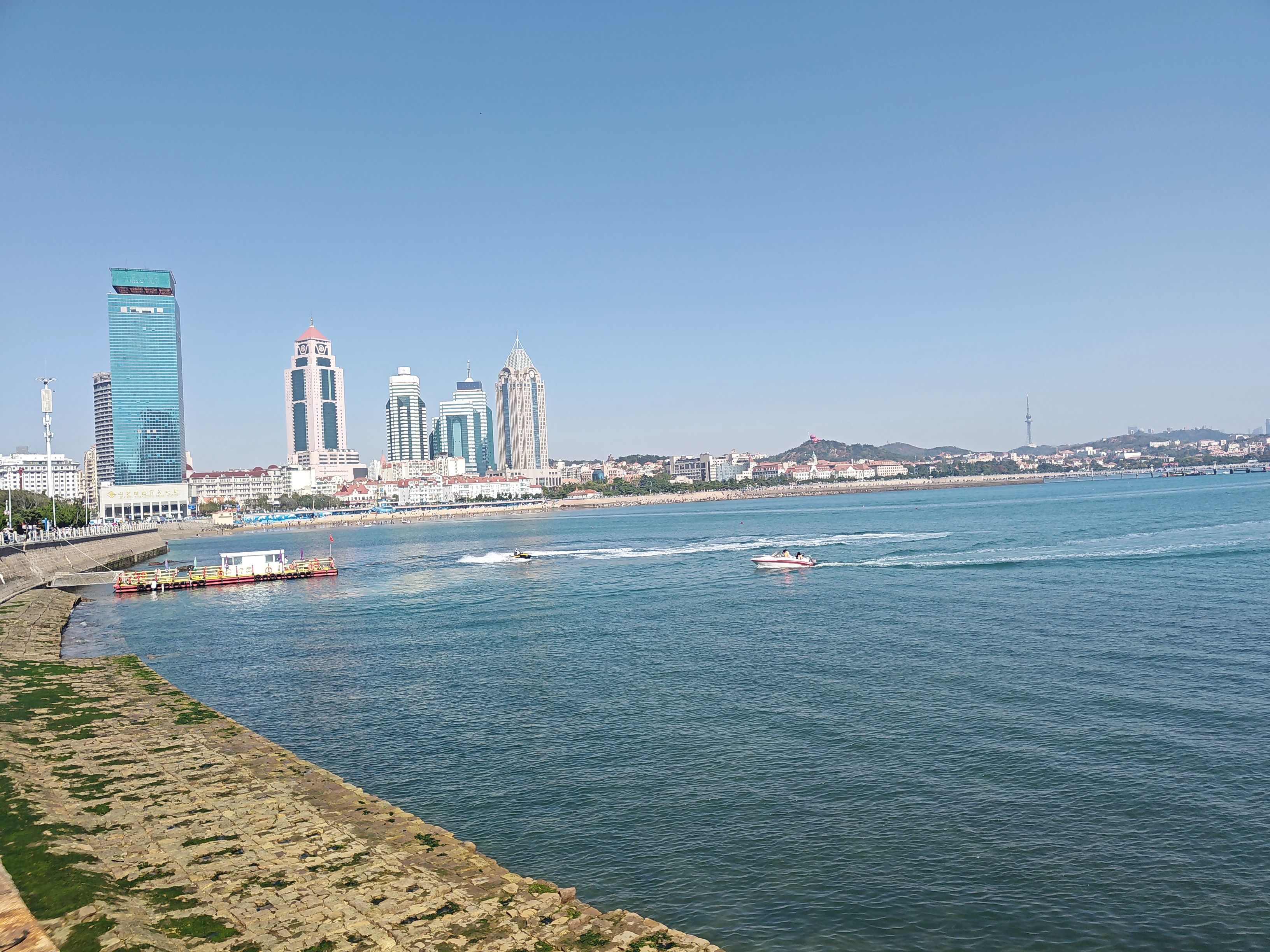 海边风景是一种让人沉醉其中的美丽景色.