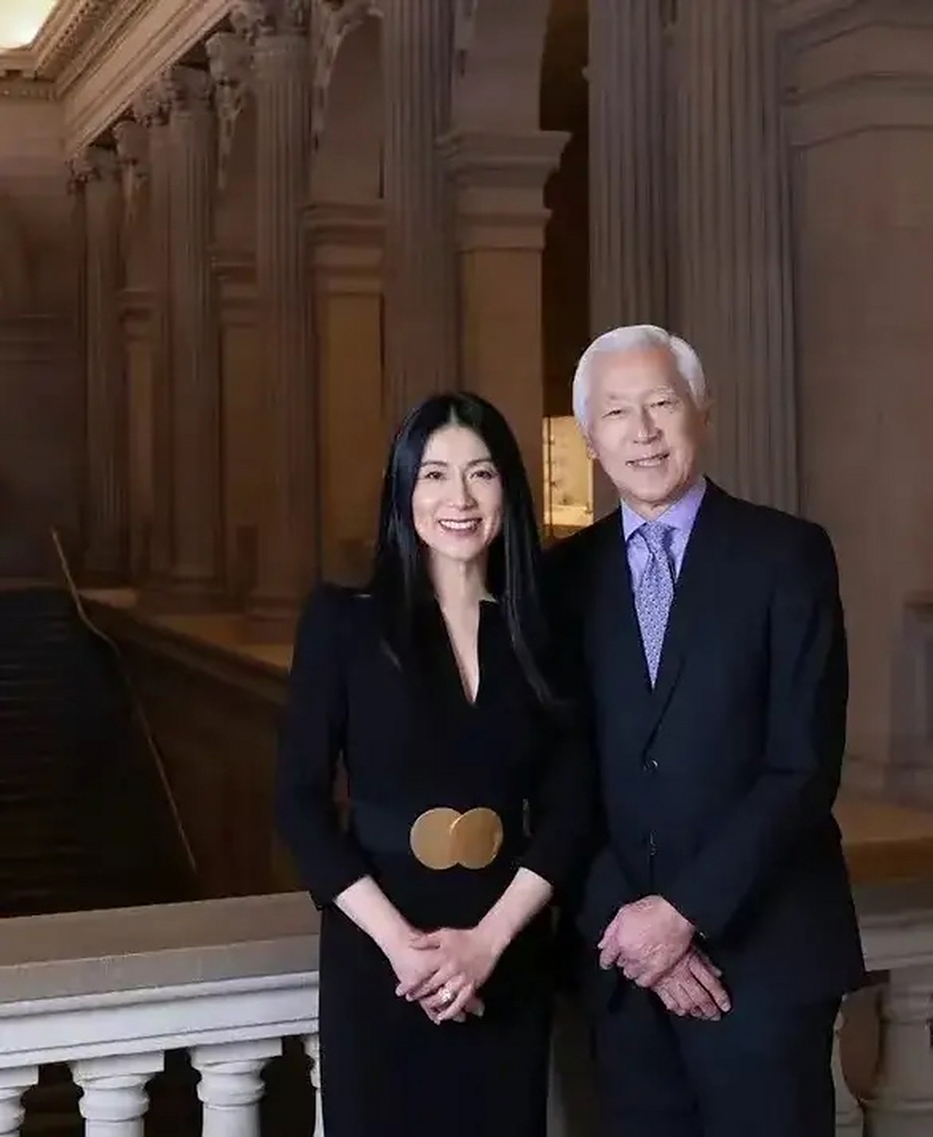 老钱和新贵选择另一半的不同  最近很火的蔡崇信,他的老婆吴明华毕业