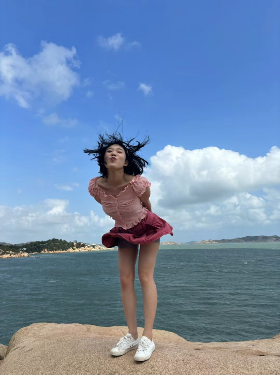 在海边逐渐放飞自我  #美女