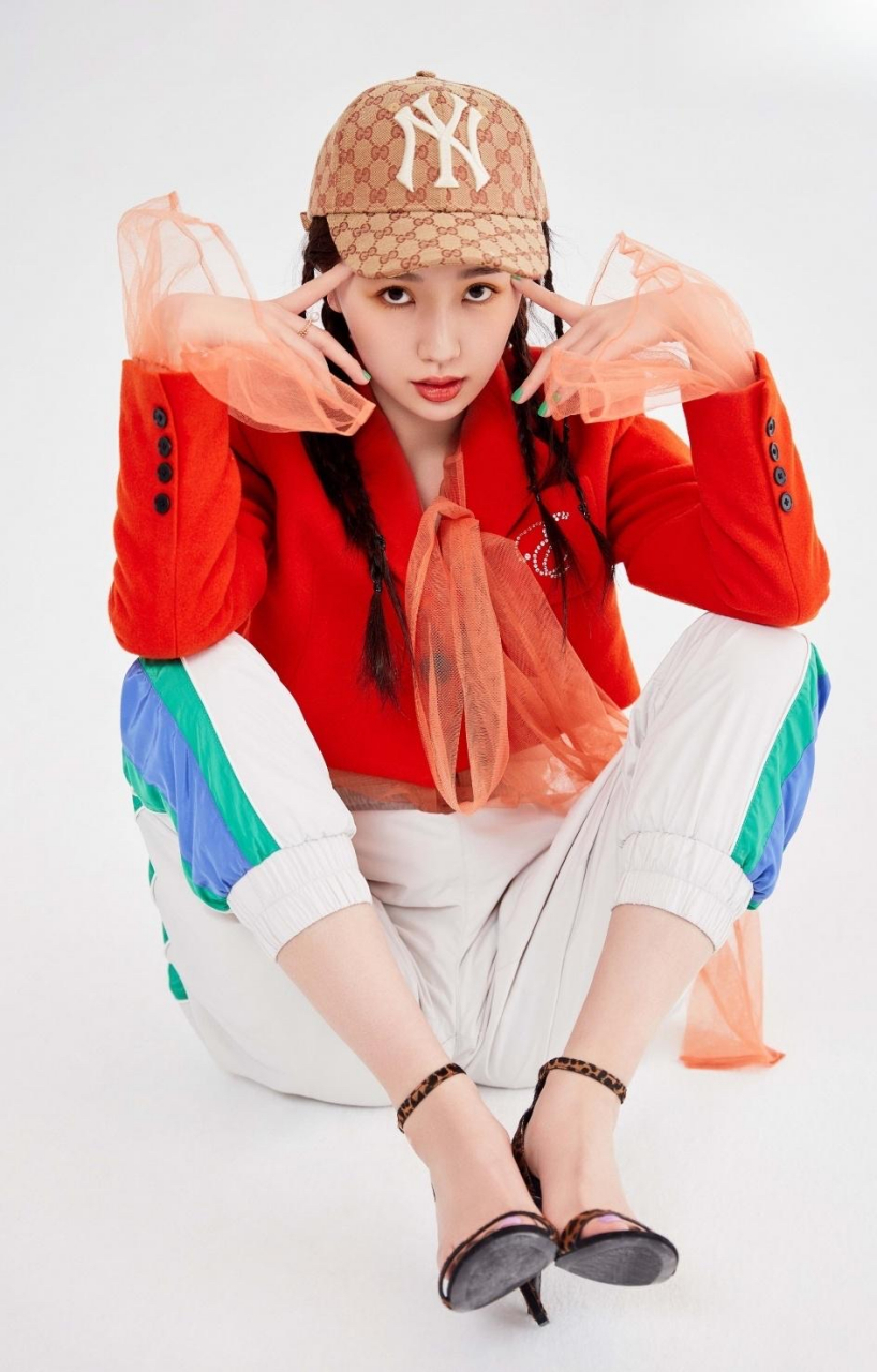 清纯美女# #美腿玉足# 虞书欣 美腿玉足合集