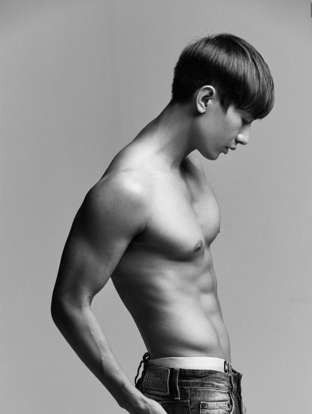 没想到成毅有这么好的肌肉身材