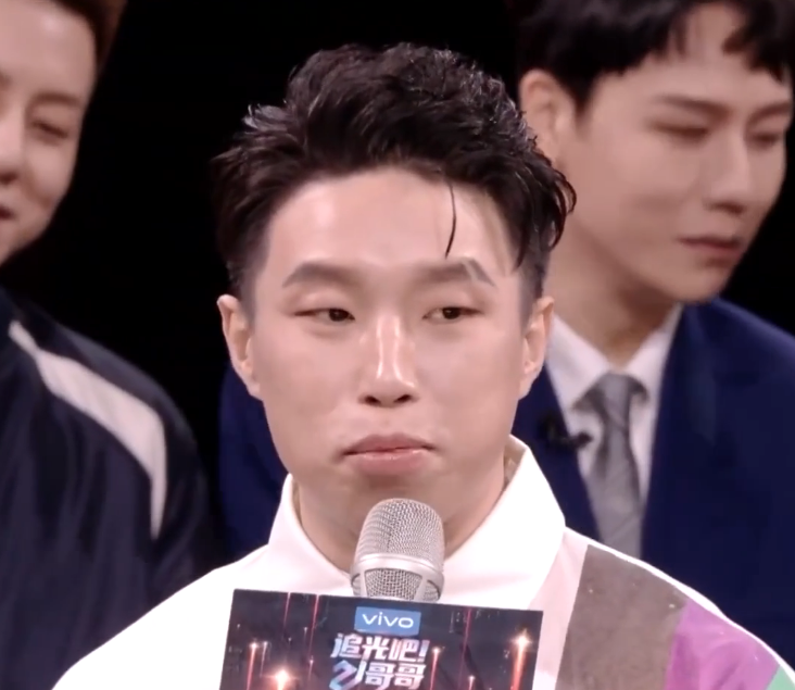 烧饼去男团献丑,张云雷去音乐节挨骂,默许的郭德纲走的哪步棋?