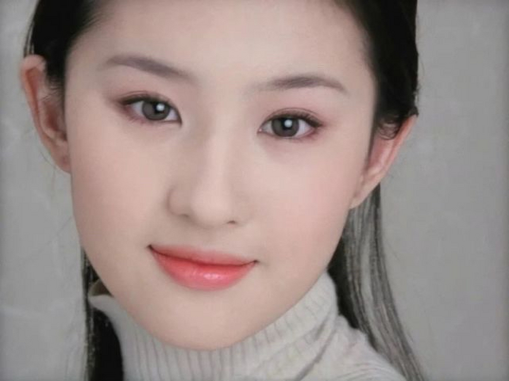 年轻时林青霞和刘亦菲,哪个更惊艳?