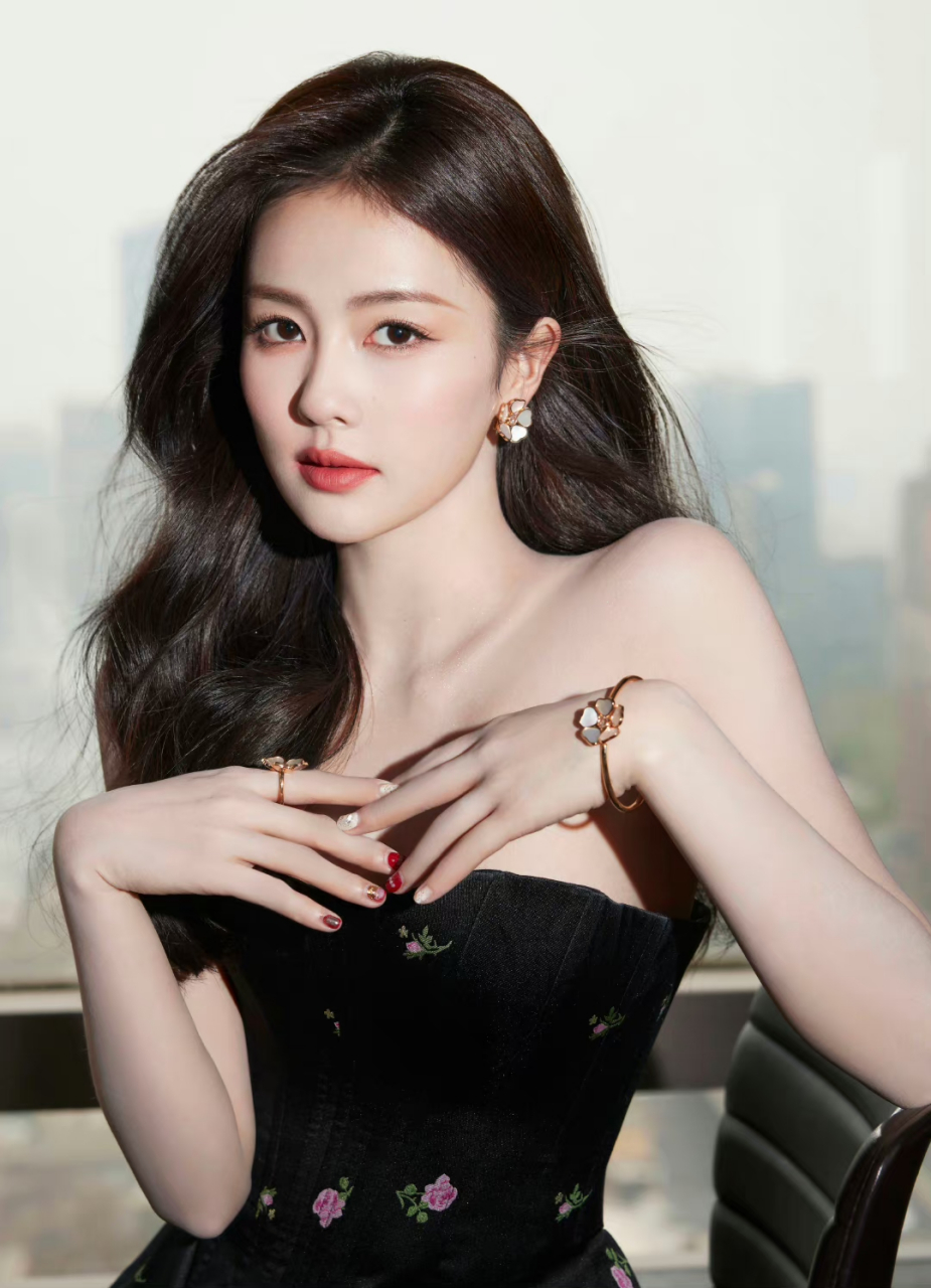 白鹿美照,颜值真的是太美丽动人了!#养眼美女