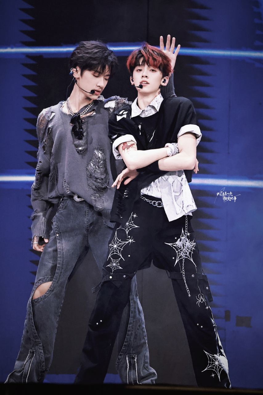 tf三代演唱会的左航,张峻豪#娱乐最前沿