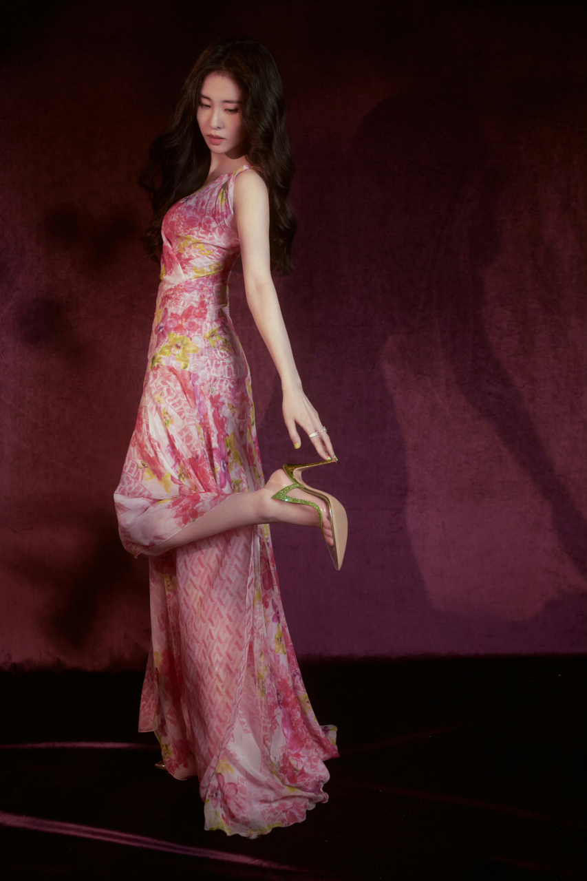 张碧晨 透明高跟鞋