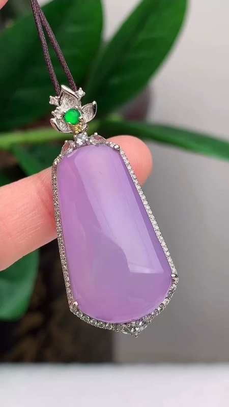 天然a货翡翠 g 1116 18k金伴钻镶嵌紫罗兰无事牌吊坠 玉质细腻 种水好