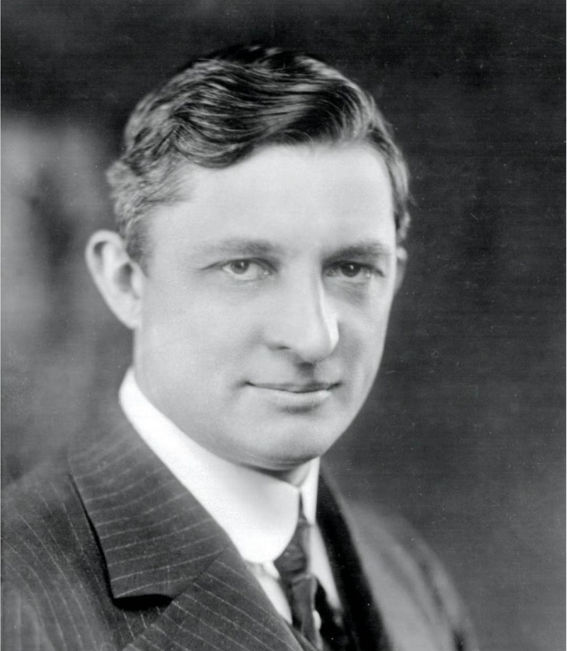 1902年,威利斯·开利博士发明了第一套科学空调系统.