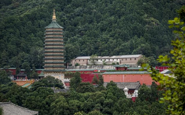 北京靈光寺,同樣是供奉佛祖舍利,和法門寺比差別有點大