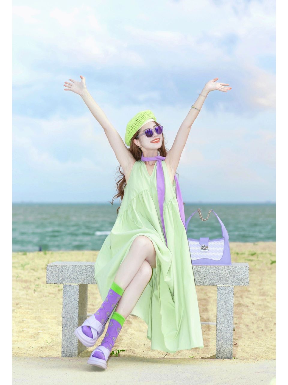 浪漫一夏的紫绿配色9999 海边真的很适合宽松舒适的穿搭 海风吹起