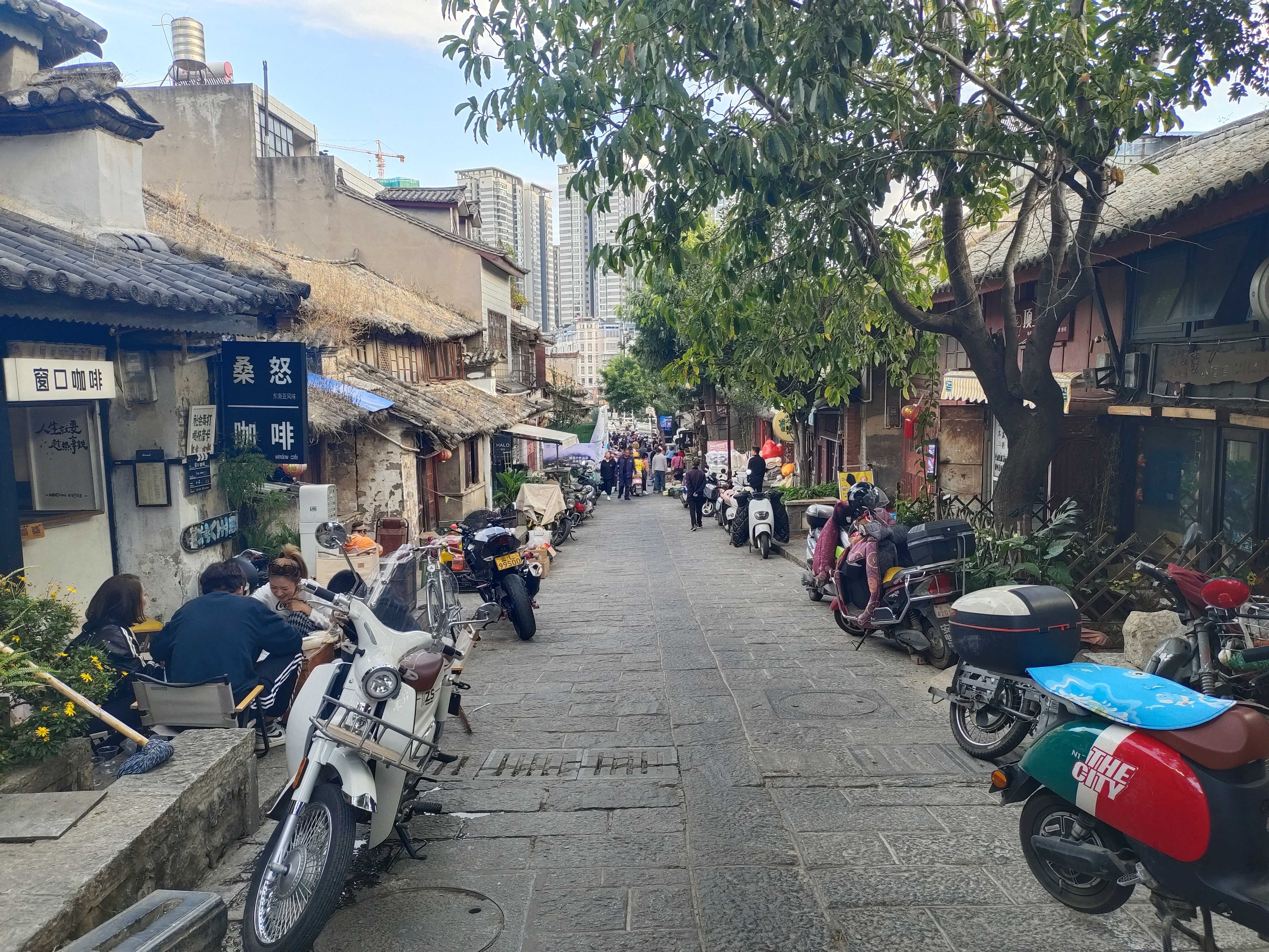 大理下关龙尾关,几乎没有游客,也没怎么打造,老街道有些破败,也没啥