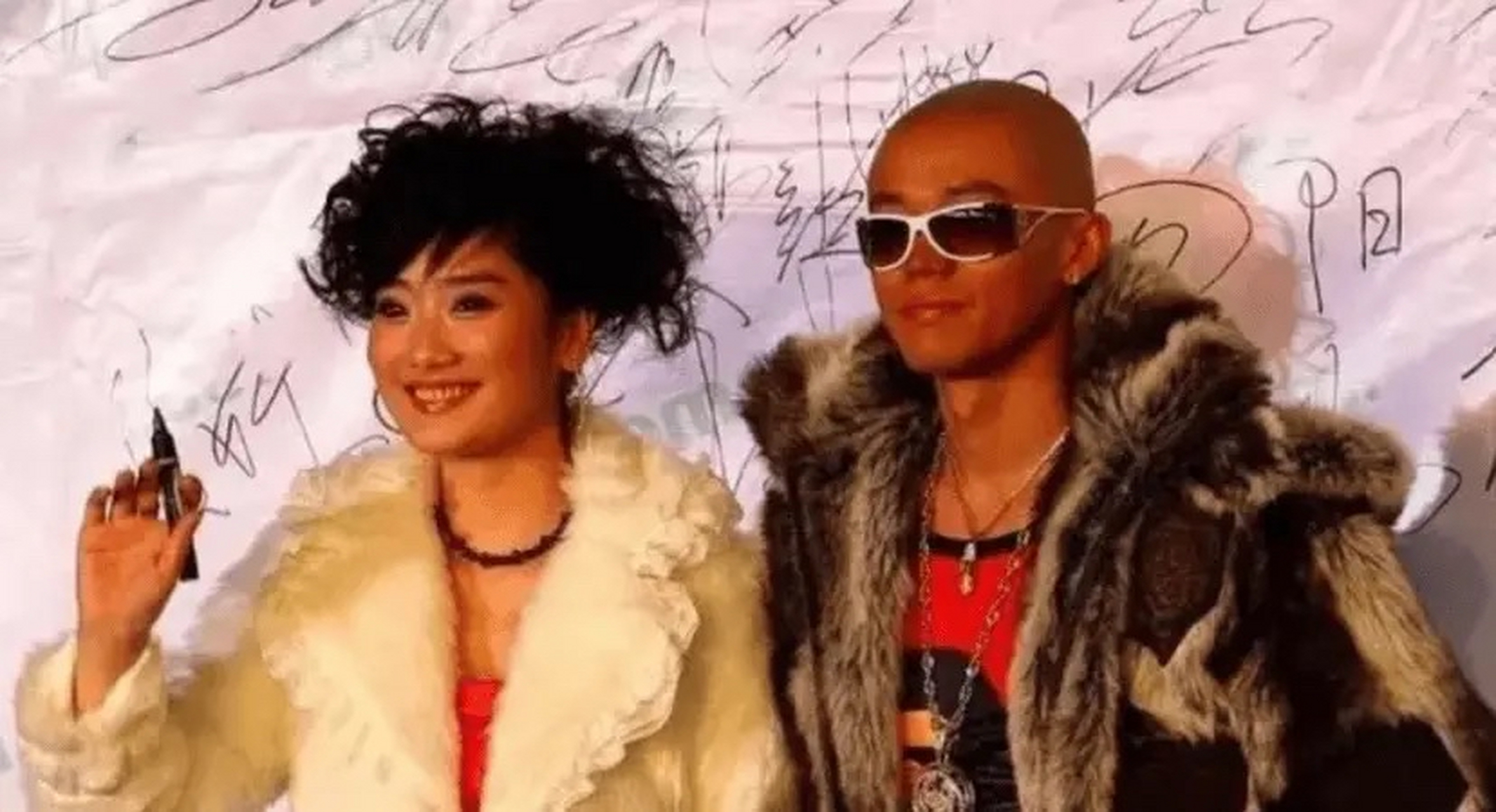 凤凰传奇真的是一个神奇的组合 出道快20年了 也火了快20年了 这么多