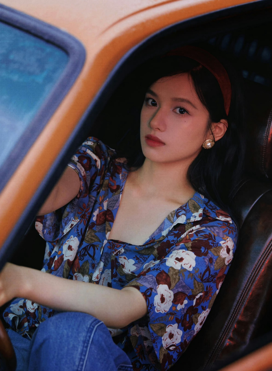 看到张婧仪的脸蛋,只想感叹这才是真正的电影脸吧.