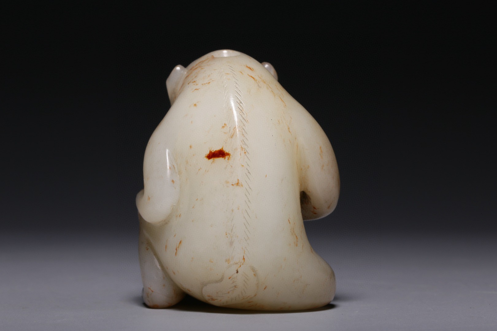 明以前,和田玉带沁熊把件