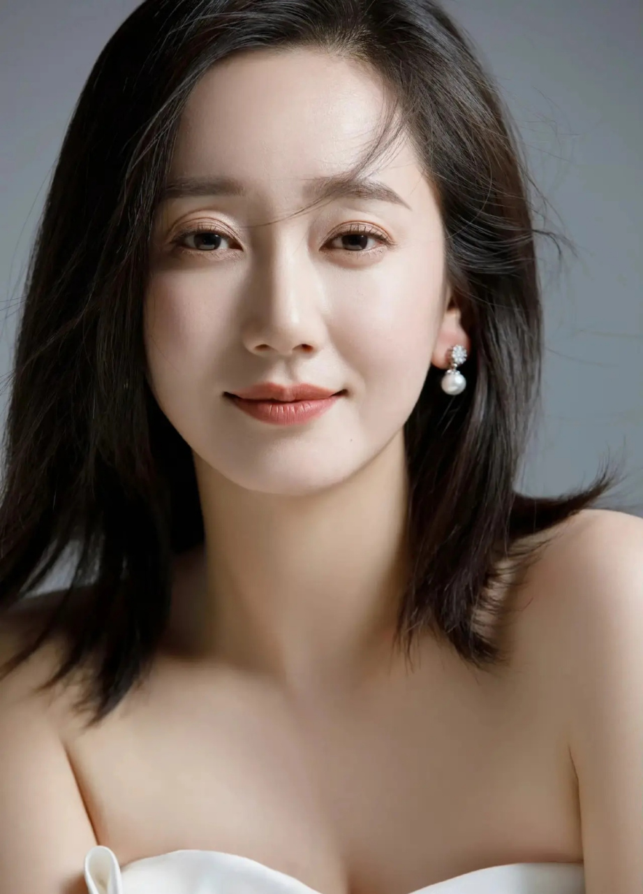 恭喜恭喜娱乐圈又有喜事了,董晴结婚好日子,11月18日晓春姐发布礼成