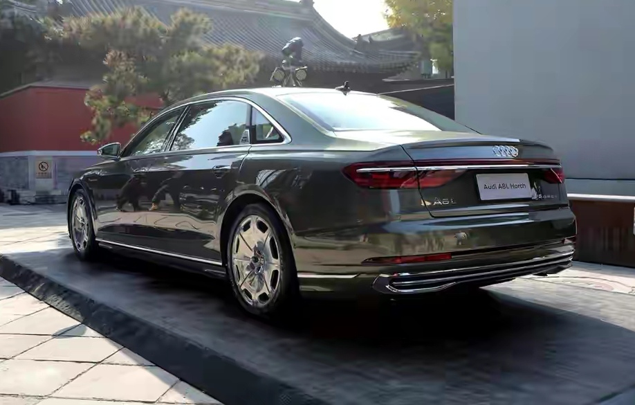 奥迪a8霍希版即将发售,6.0t 635匹 8at,网友:这价格是真的香