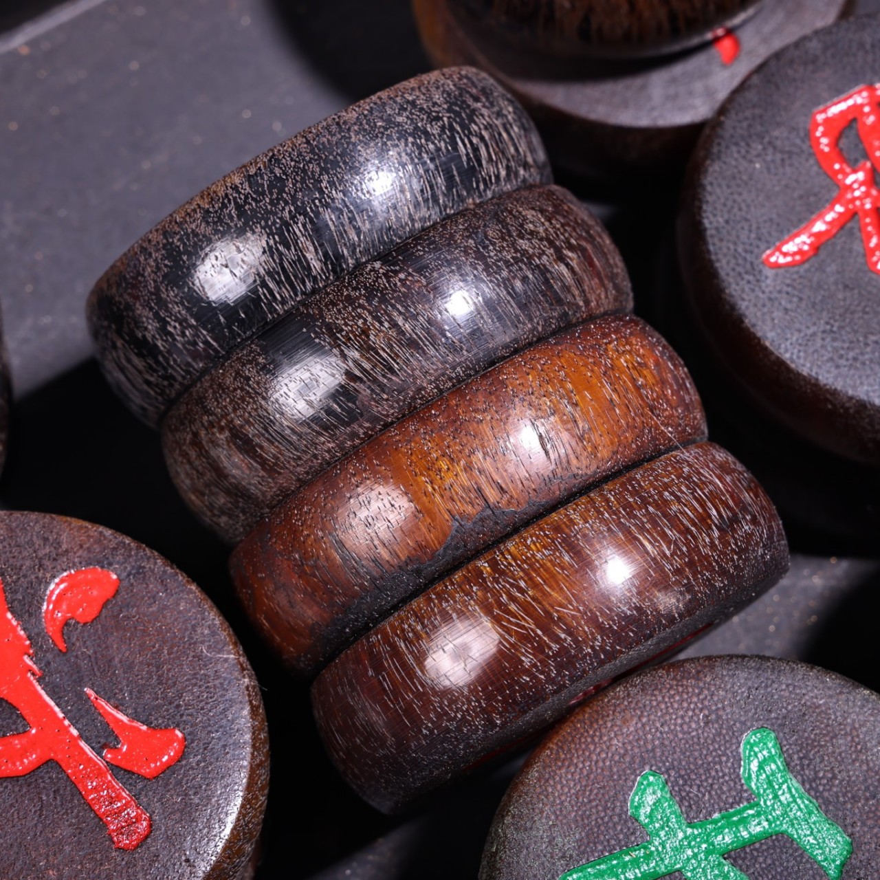 珍品旧藏收老罕见犀牛角雕刻象棋一套 保存完好   雕工精湛  配老漆器