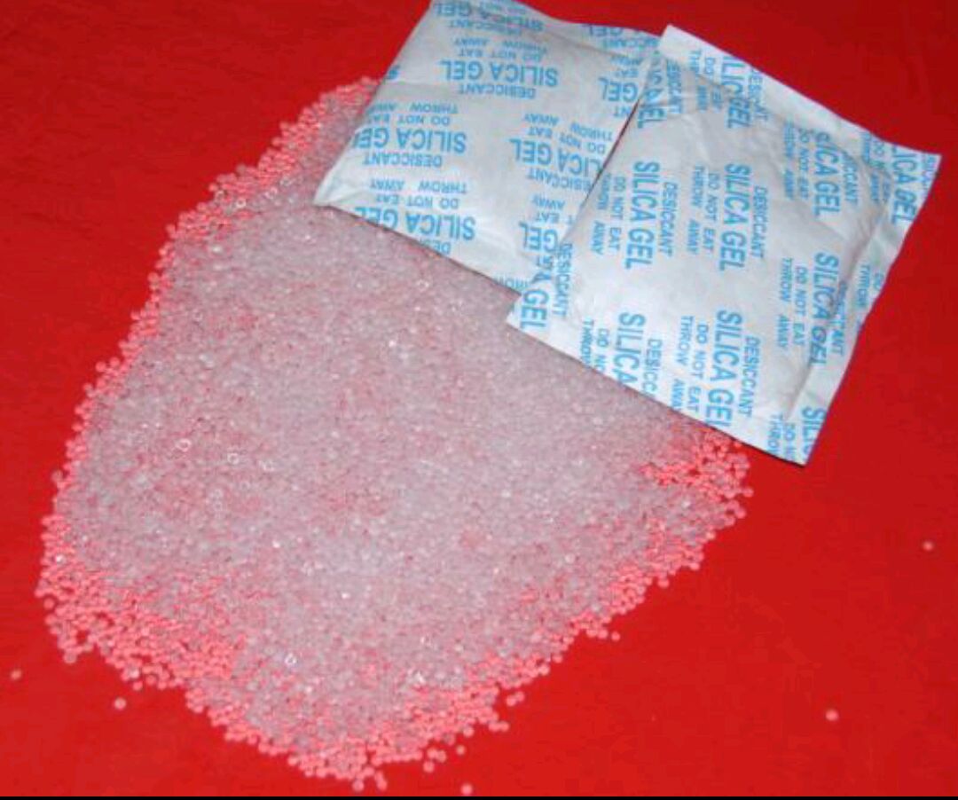 3岁宝宝误食干燥剂,奶奶一个机智的举动救了孩子,科普一下小知识