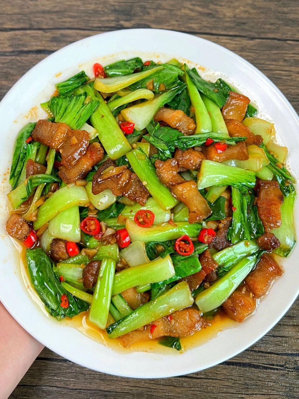 上海青炒五花肉 7373食材 上海青500g,花花肉200g,小米辣2个,蒜1