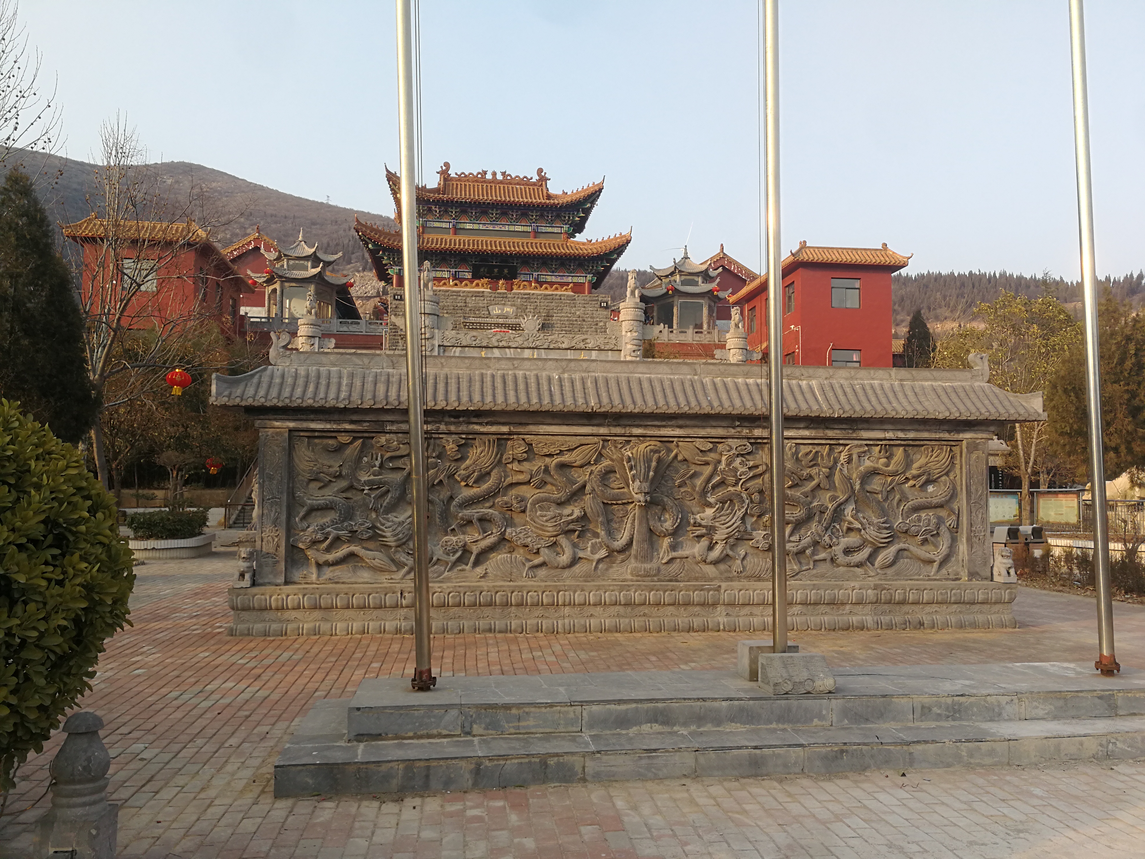 诗词/ 新密天龙寺