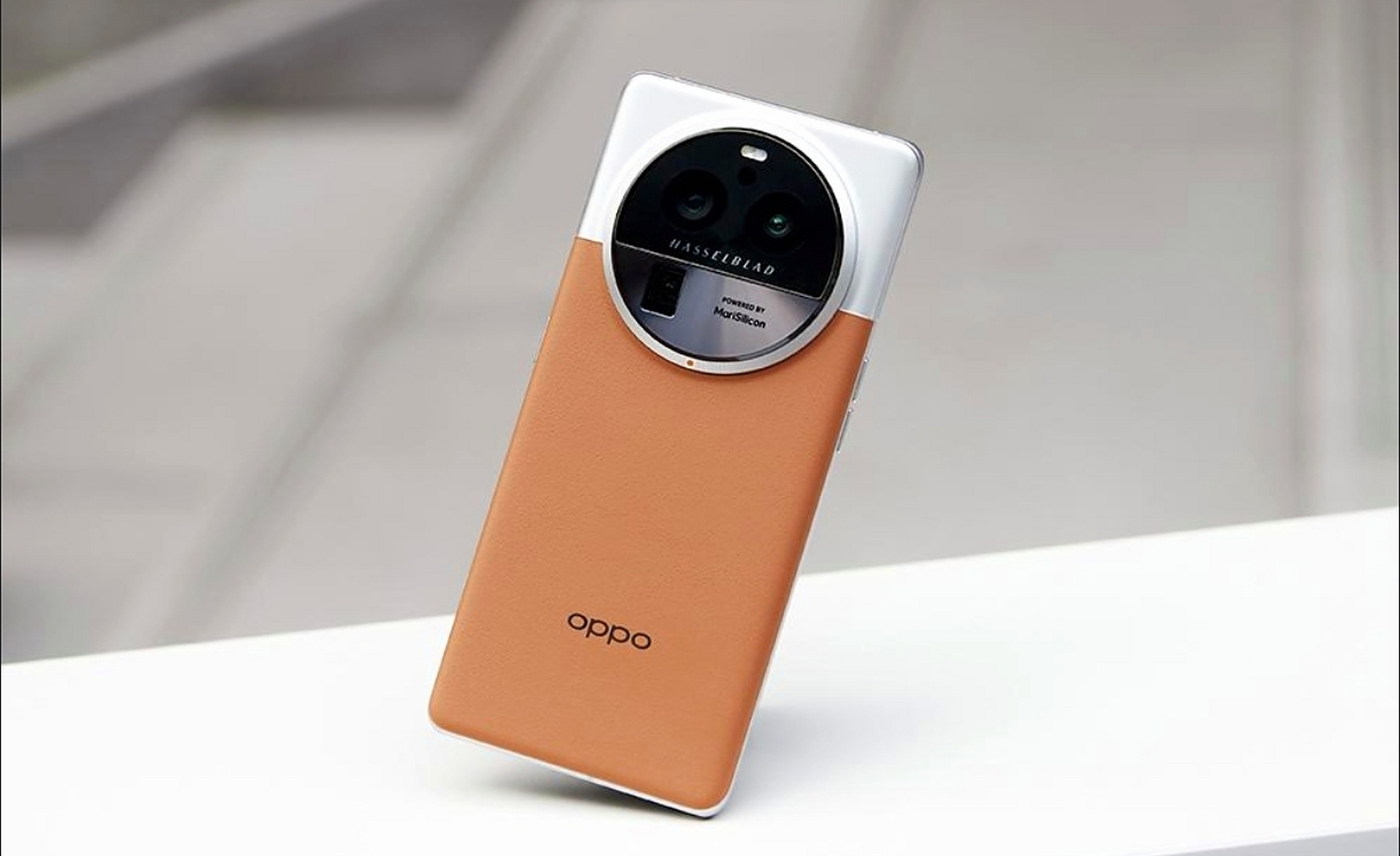 如果你喜欢oppo find x6pro这款手机,那么一定要选择大漠银月这个配色