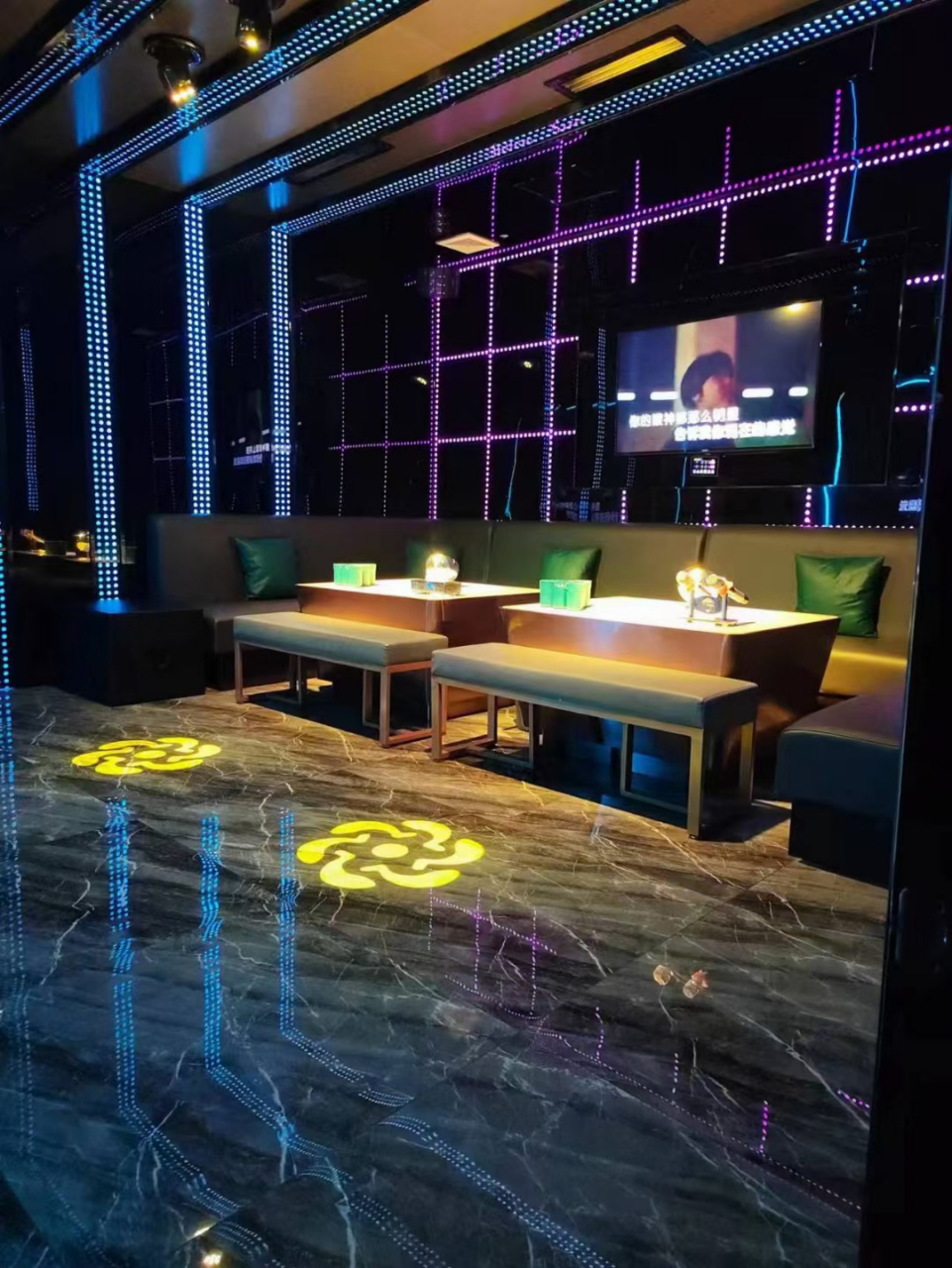 【昆山缤纷年代ktv夜总会】怎么样,地址,包厢价格,怎么消费,小费多少