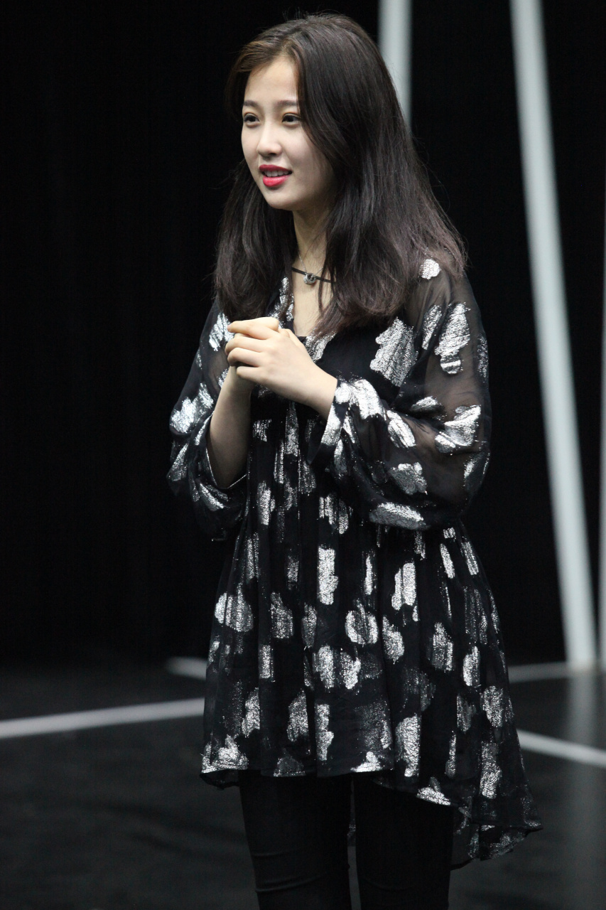 虞书欣光脚排练花絮