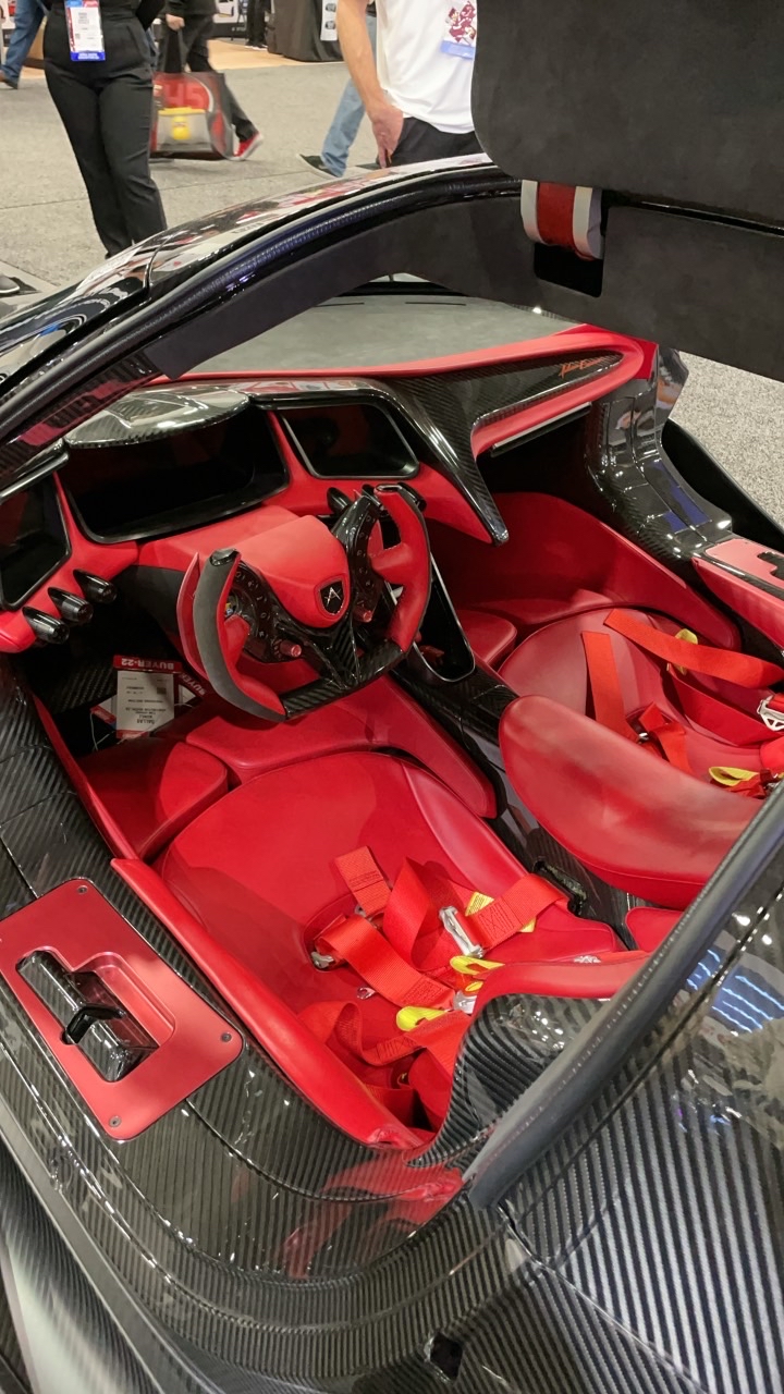 终于看到最新款真车了