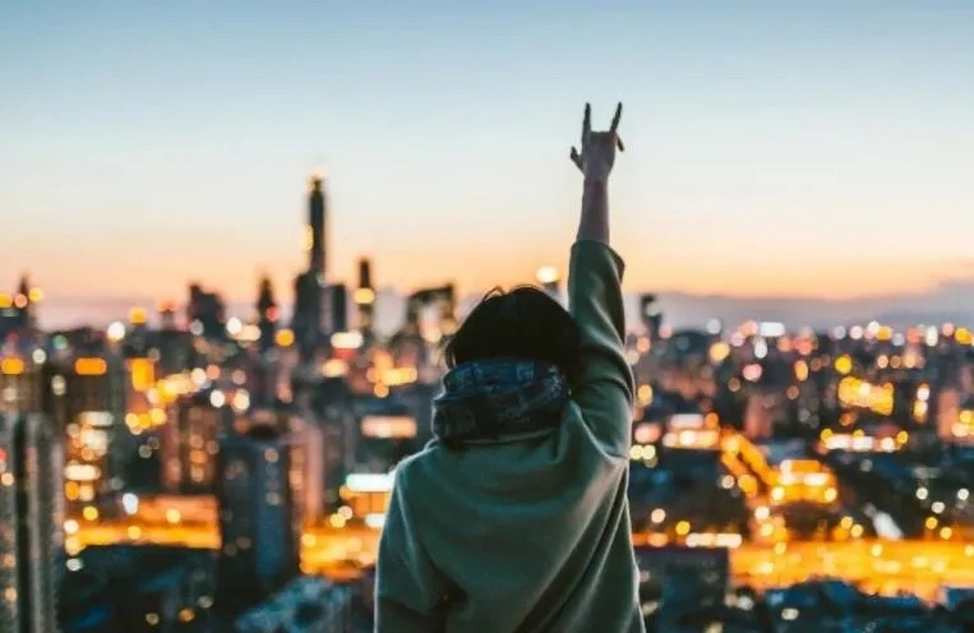 作家几米在《森林里的秘密》里写道:"没有梦的城市,好寂寞.