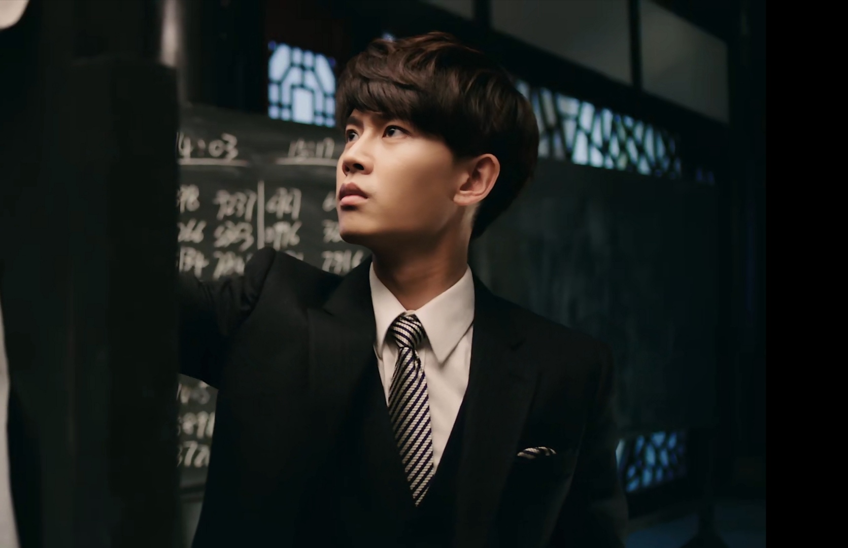 任嘉伦《秋蝉》里的美照,每一张都那么精致