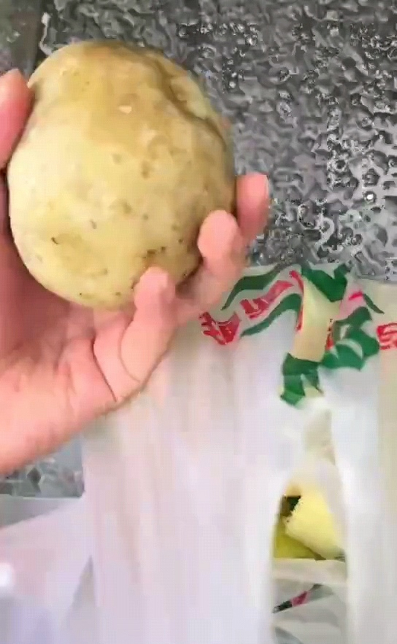 这块石头长得也太像土豆了吧,害我白高兴一场!