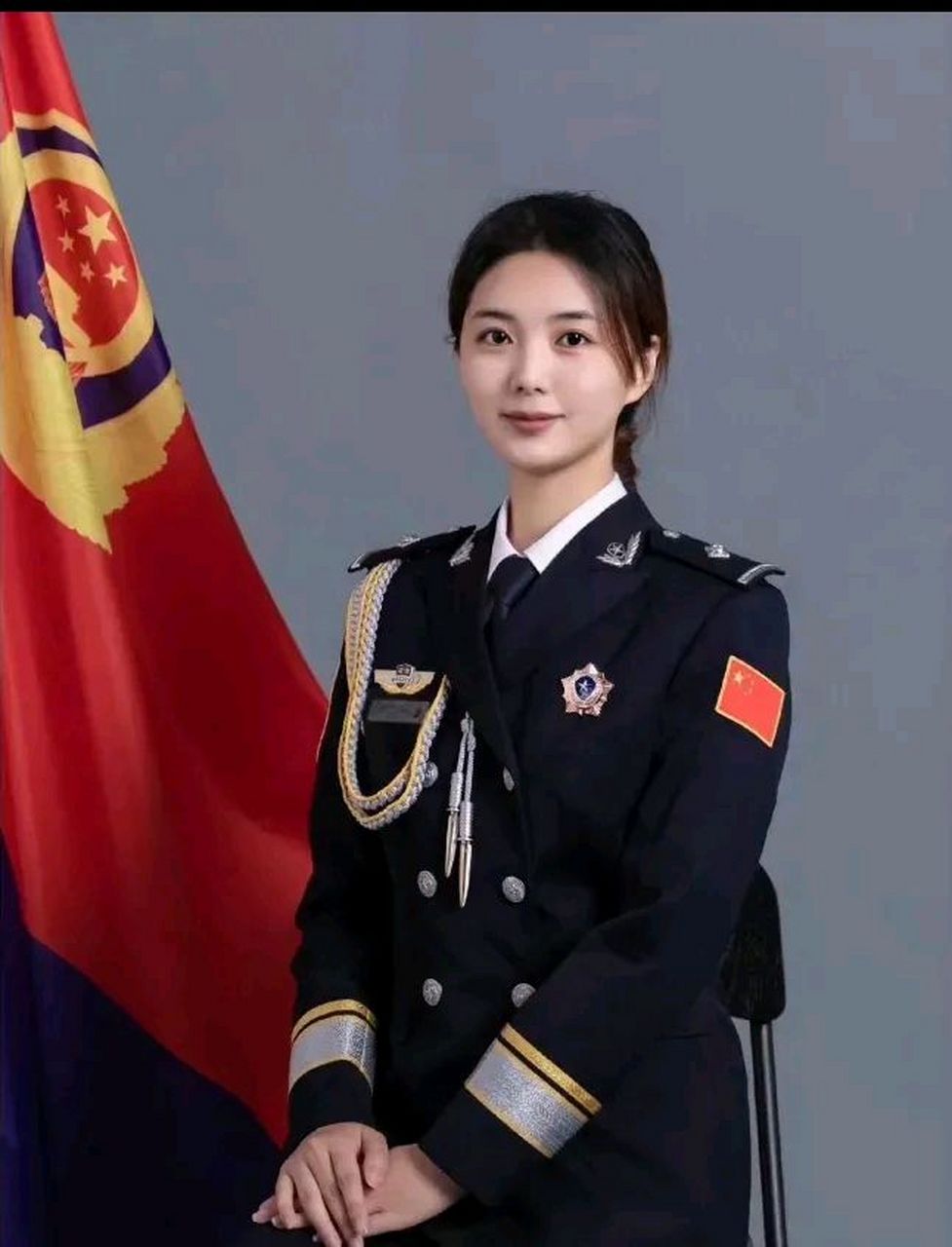 中国第一女警花图片