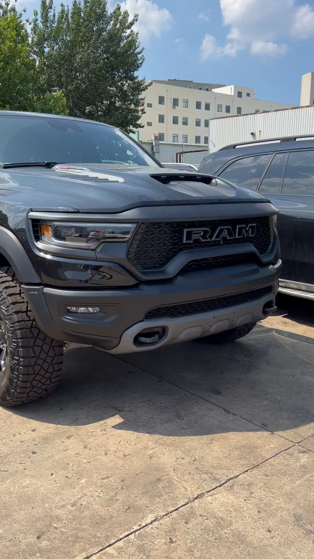 道奇公羊1500trx霸王龙62t712匹马力v8发动机