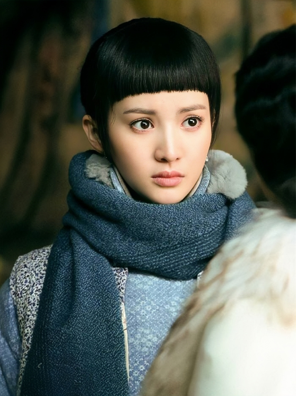 金晨的颜值巅峰,又自然又好看,虽然顶个土厚的眉上刘海,但是完全不能