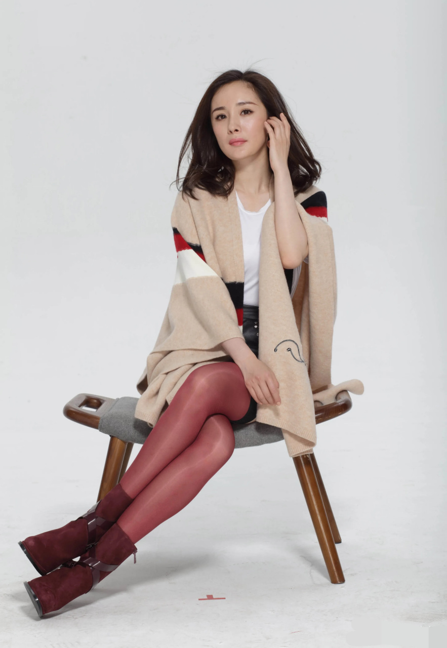 杨幂写真拍摄现场,幂幂真的很爱穿丝袜#娱乐最前沿