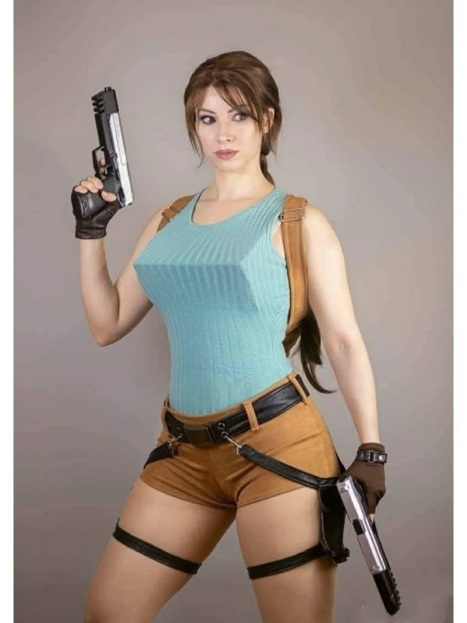 初代古墓丽影劳拉的cos,关键部位极致还原