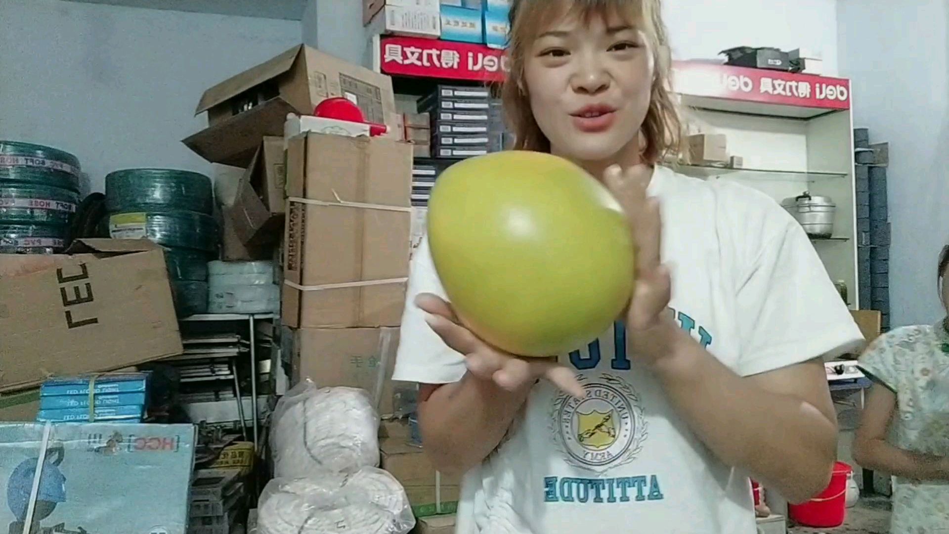 柚子皮难剥?教你一刀简单剥柚子,还可以做漂亮帽子
