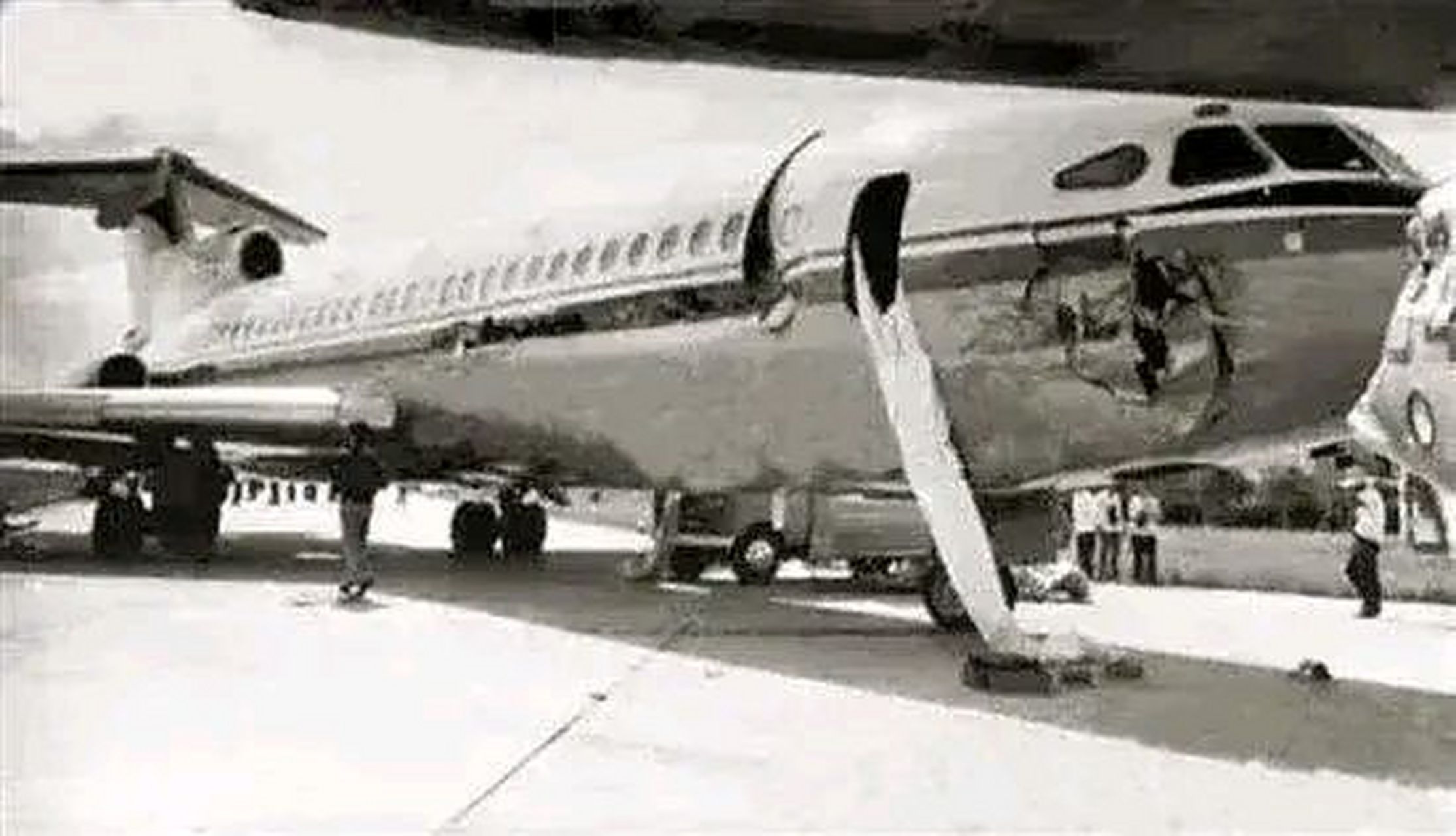 1983年9月14日,桂林奇峰岭机场上一架三叉戟客机正在跑道上滑行准备