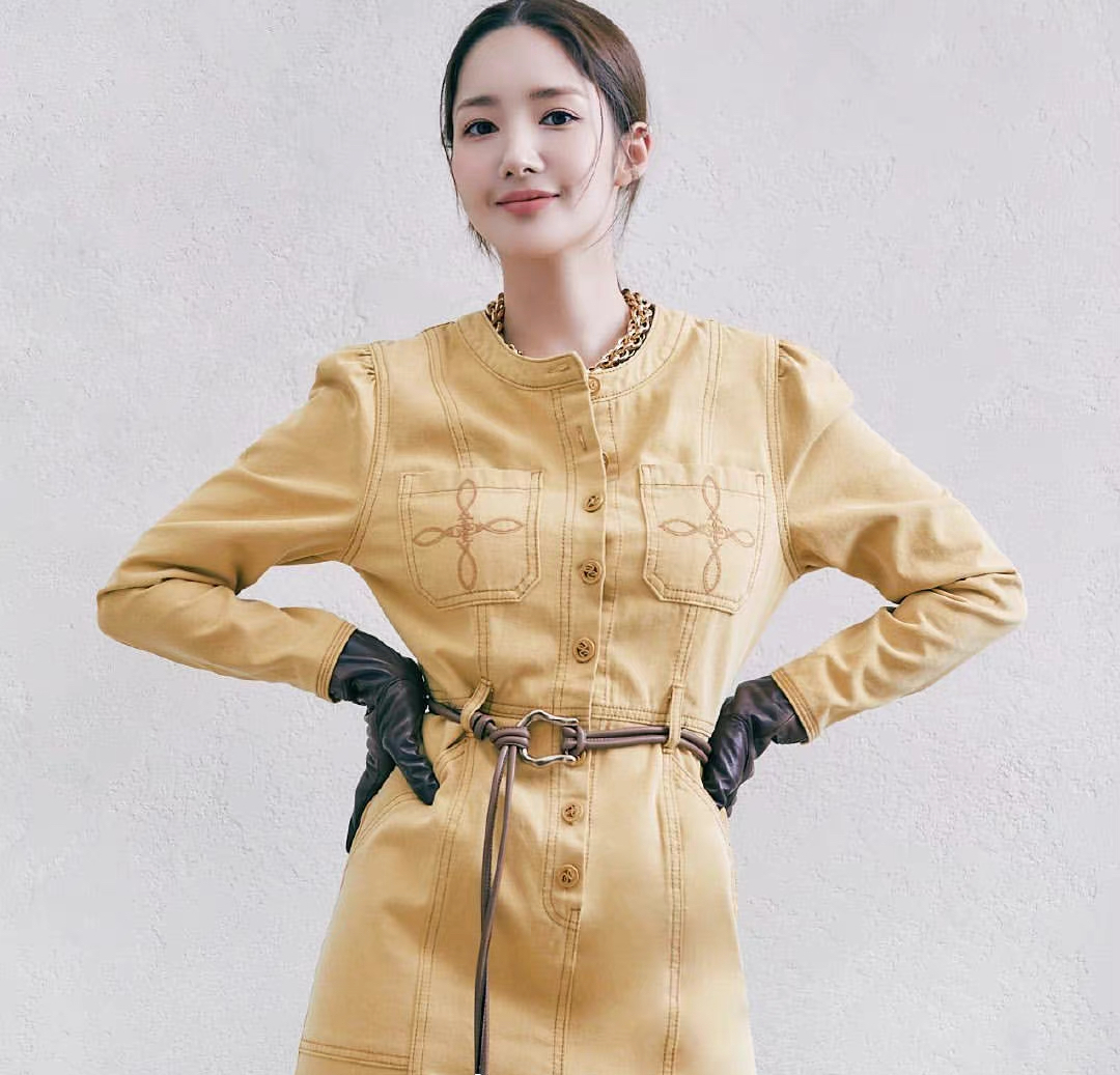 朴敏英演绎秋季穿搭,温柔又气质,借鉴性很高