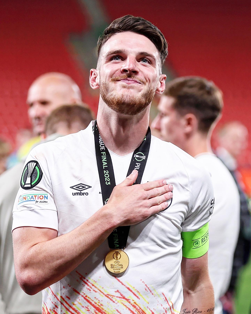 罗马诺:曼城如期提交了对德克兰·赖斯的首次正式报价——阿森纳也在