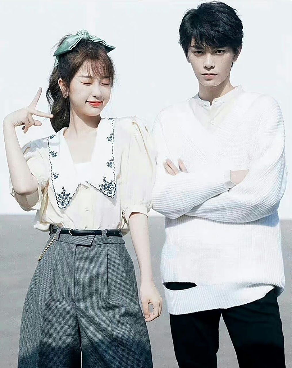 虞书欣和丁禹兮这组照片好有cp感啊!这组图好像是为了他们的剧《月光