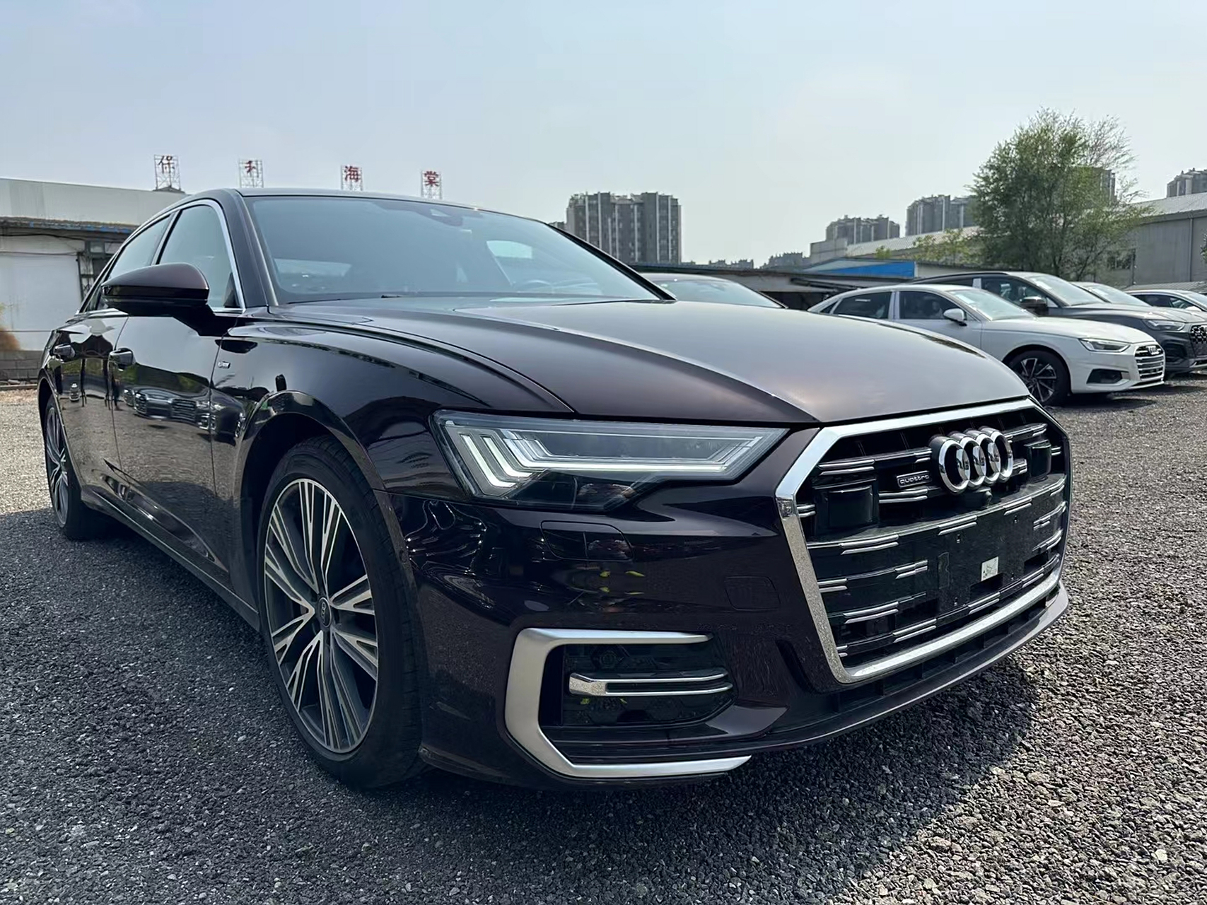 23款奥迪a6l 日尔红55tfsi旗舰动感型,奥迪a8l同款发动机ea839.