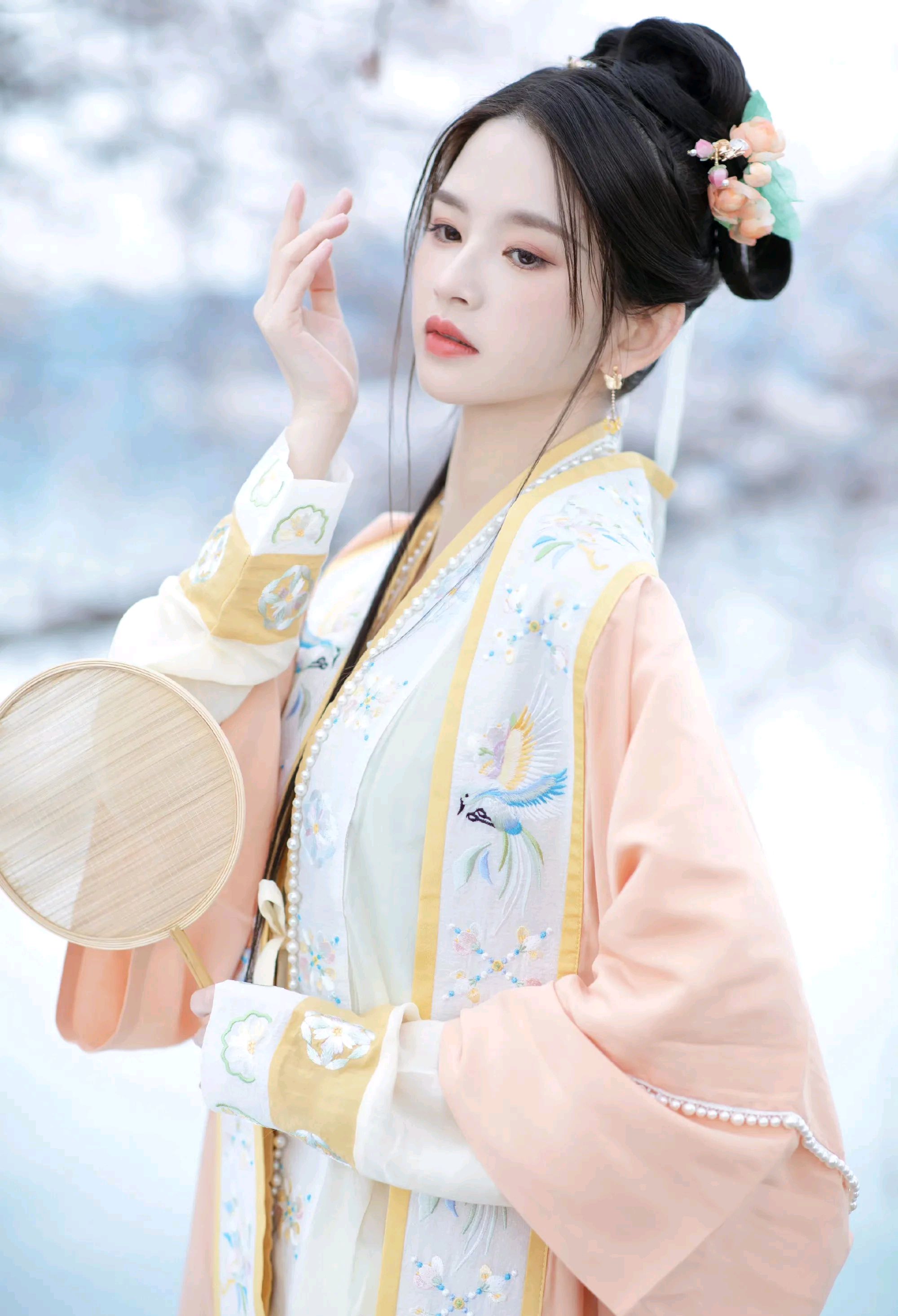 林思意皮肤白皙,清纯甜美,惹人怜爱