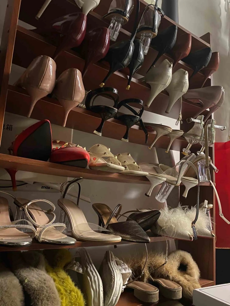 邻居家这么多鞋,能不能送几双呢