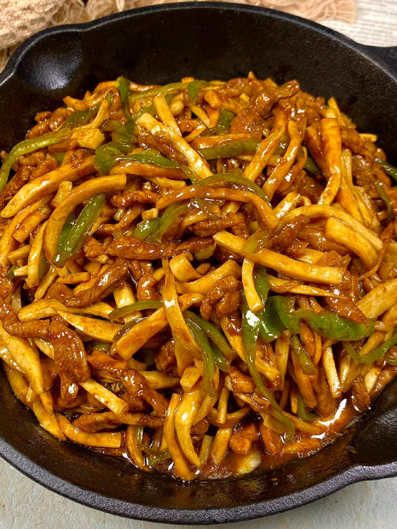 大腿蘑菇炒肉