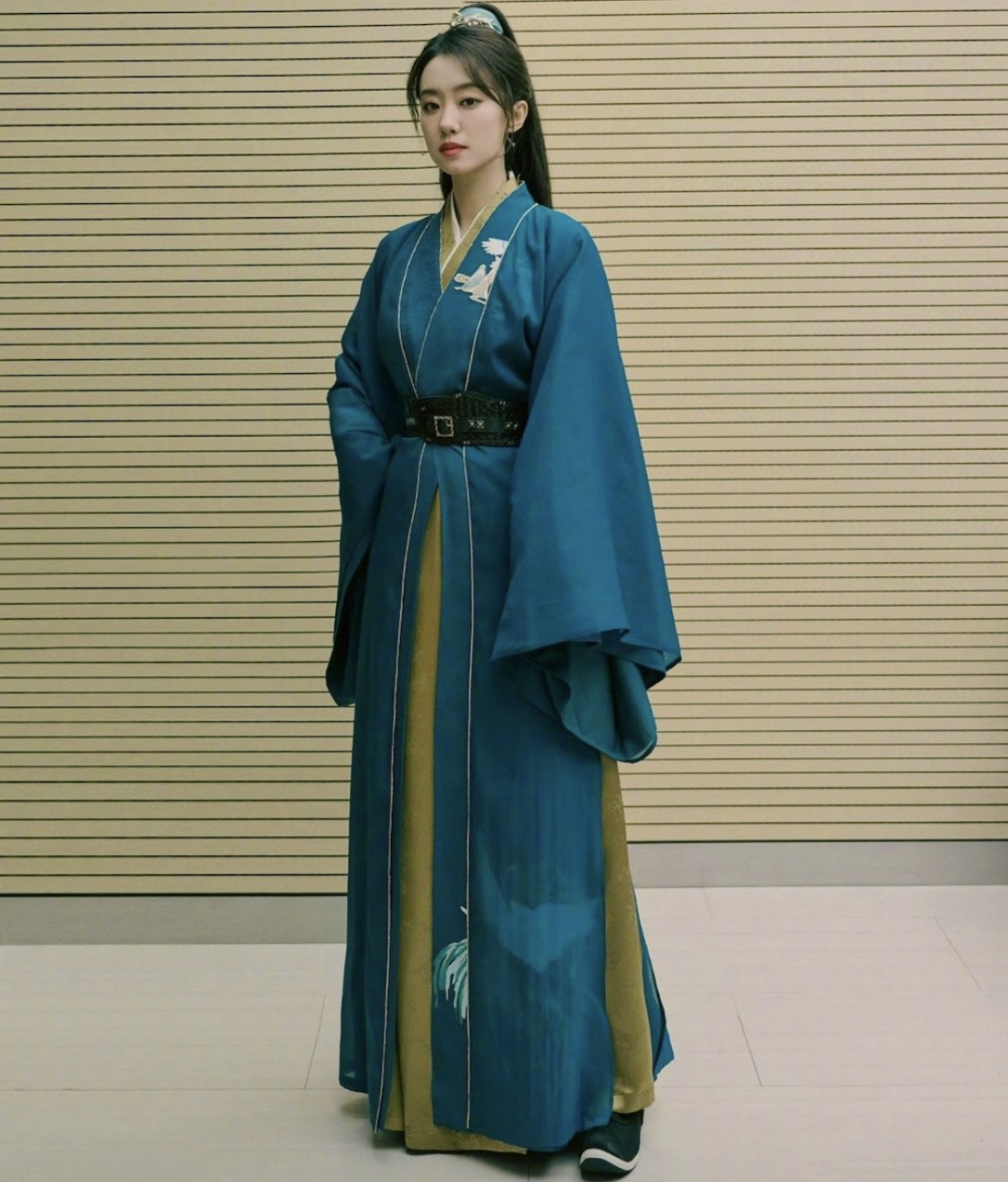 张小斐的古装造型英气十足,宜古宜今,真的太惊艳了!