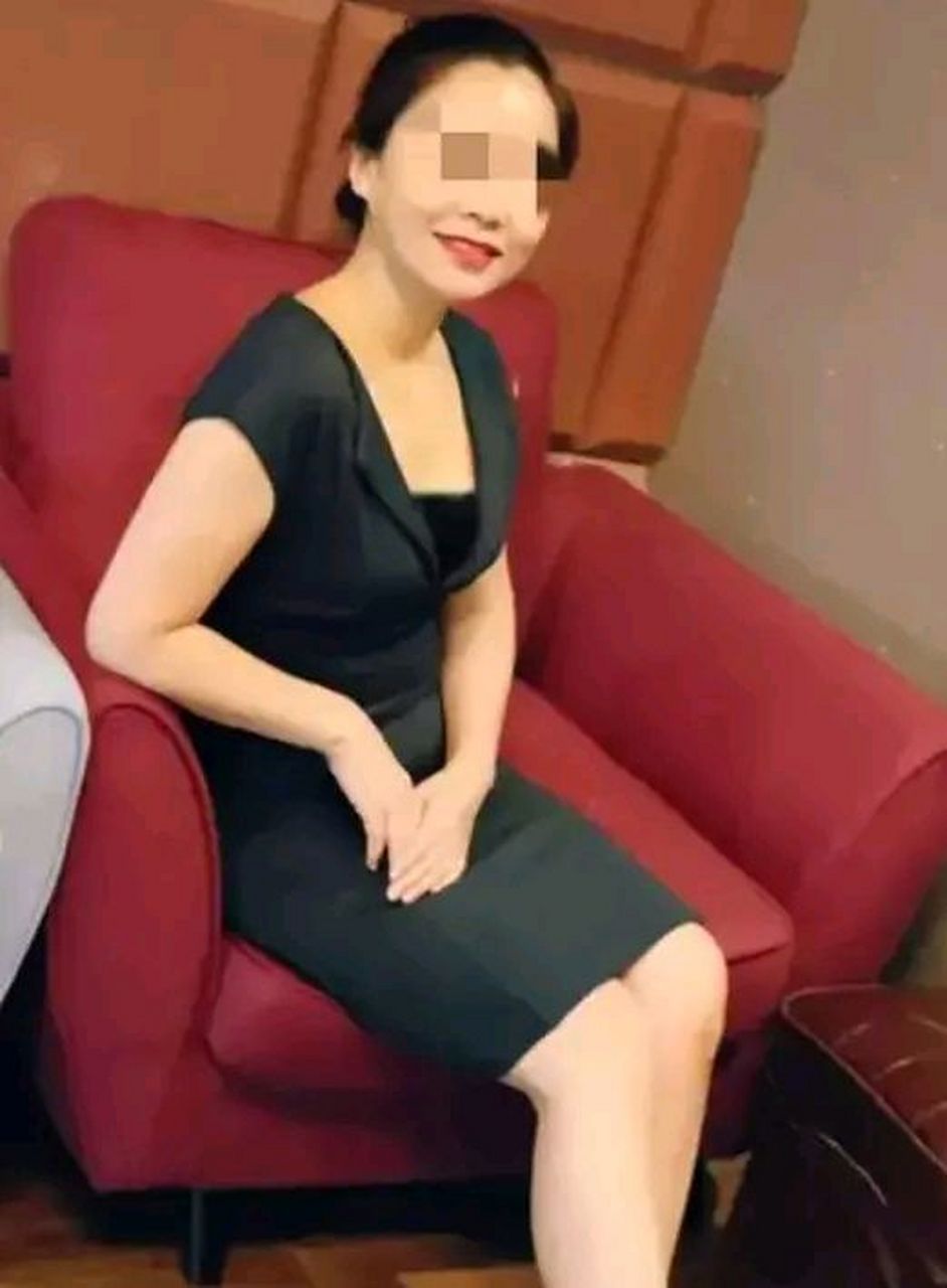 "2021年,上海42岁富婆豪掷千金包养一28岁小伙,一夜激情活力四射,小伙